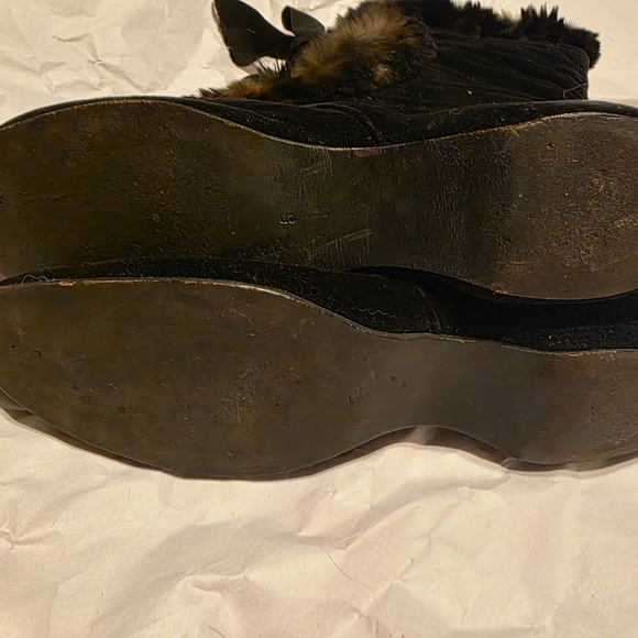 Elegant Black Fur-Trimmed Women's Boots (Probably Haunted) - Picture 2 of 15